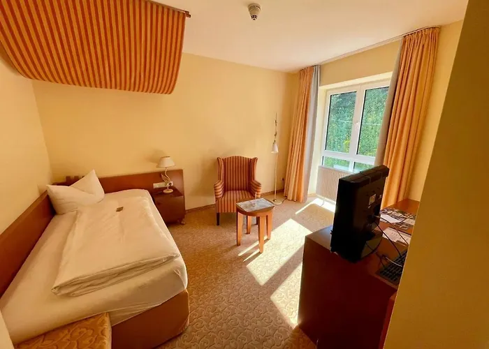 Otel Burgblick, Bei